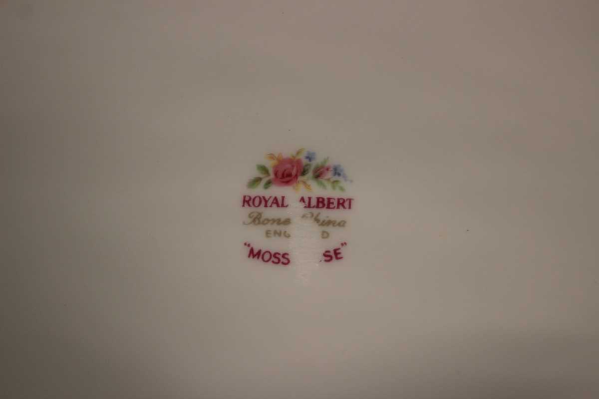 A Royal Albert Moss Rose pattern part service, including two tureens and one cover, two graduated - Image 5 of 5