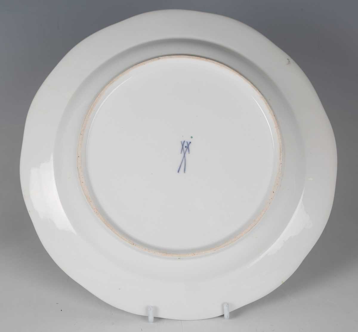 Six assorted Continental porcelain plates, 19th and 20th century, comprising Meissen and KPM - Image 5 of 16