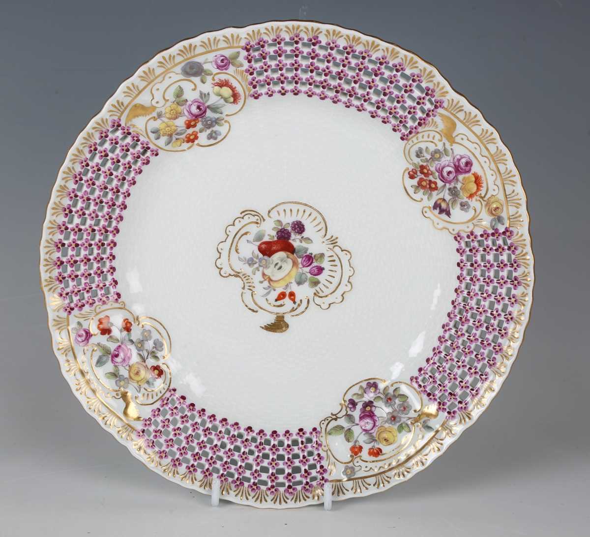 Six assorted Continental porcelain plates, 19th and 20th century, comprising Meissen and KPM - Image 13 of 16