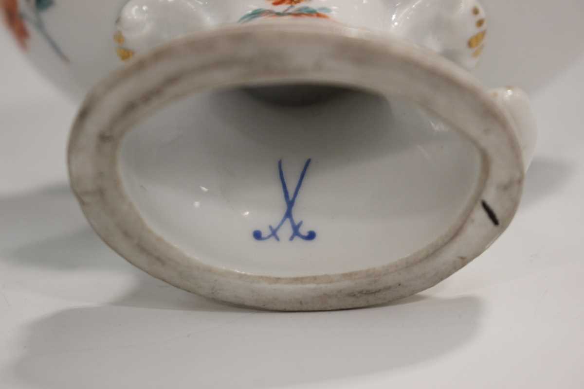 A matched pair of Dresden porcelain Meissen style salts, early 20th century, the oval dish tops - Image 5 of 9