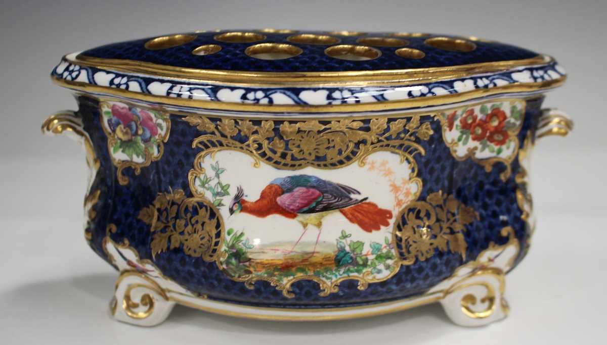 A Royal Crown Derby 1128 Japan pattern diminutive vase, dated 1904, red printed and painted - Image 9 of 18