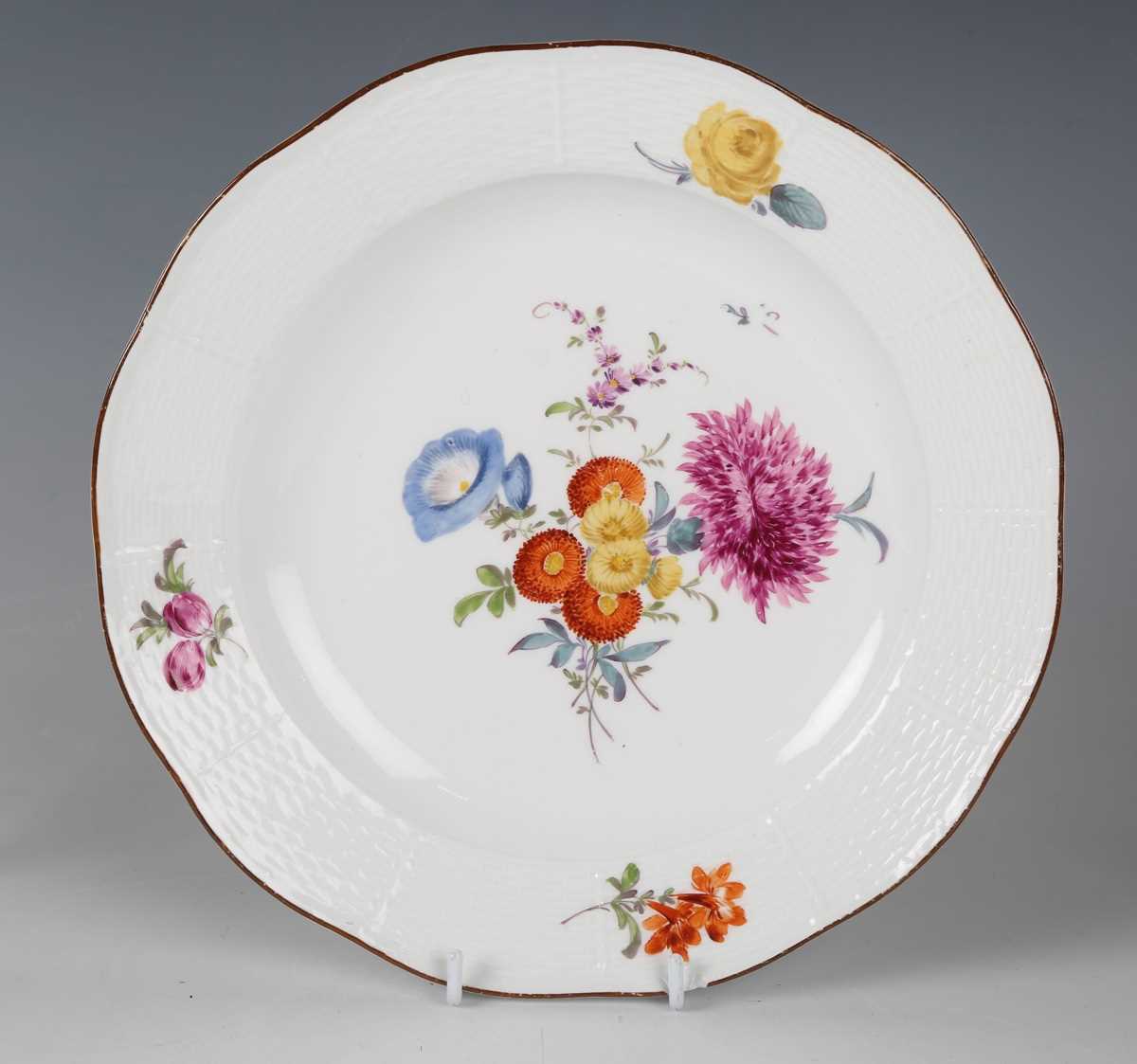 Six assorted Continental porcelain plates, 19th and 20th century, comprising Meissen and KPM - Image 4 of 16