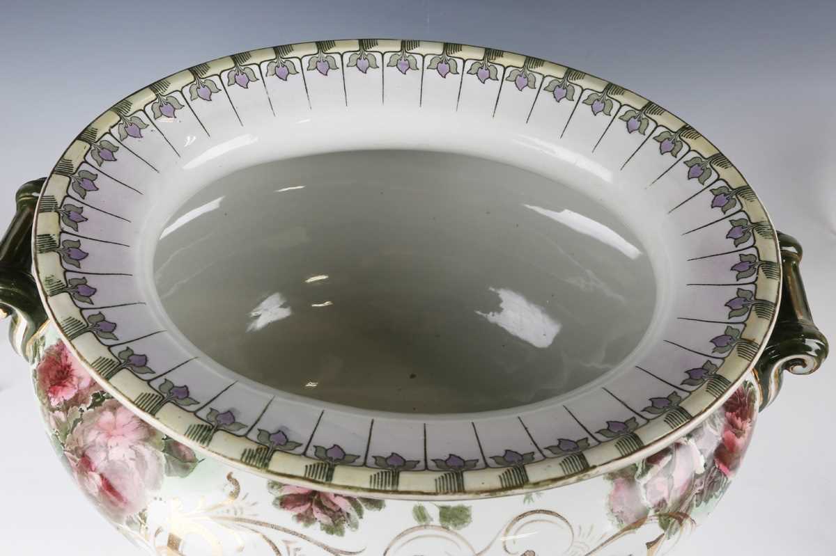 A large Royal Doulton 'Pure Milk' two-handled oval footed bowl, early 20th century, printed and - Bild 2 aus 7