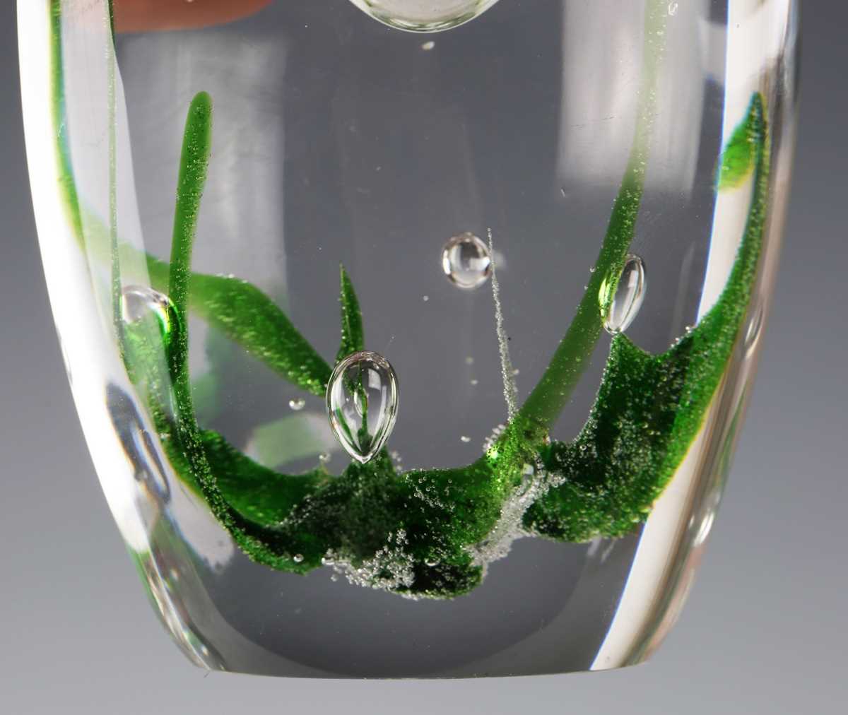 A Kosta Seaweed glass vase, designed by Vicke Lindstrand, second half 20th century, engraved marks - Image 2 of 5