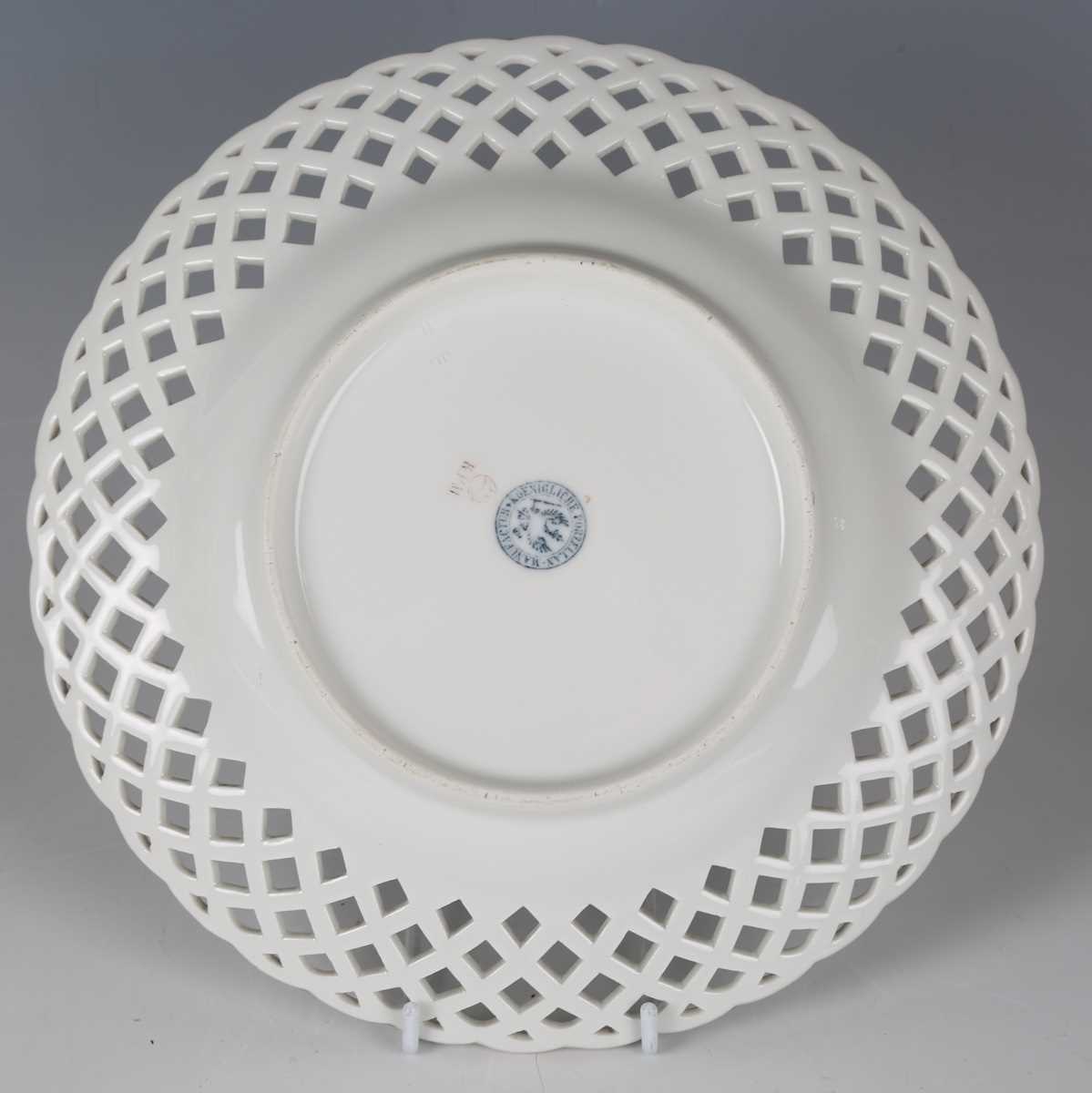 Six assorted Continental porcelain plates, 19th and 20th century, comprising Meissen and KPM - Image 7 of 16