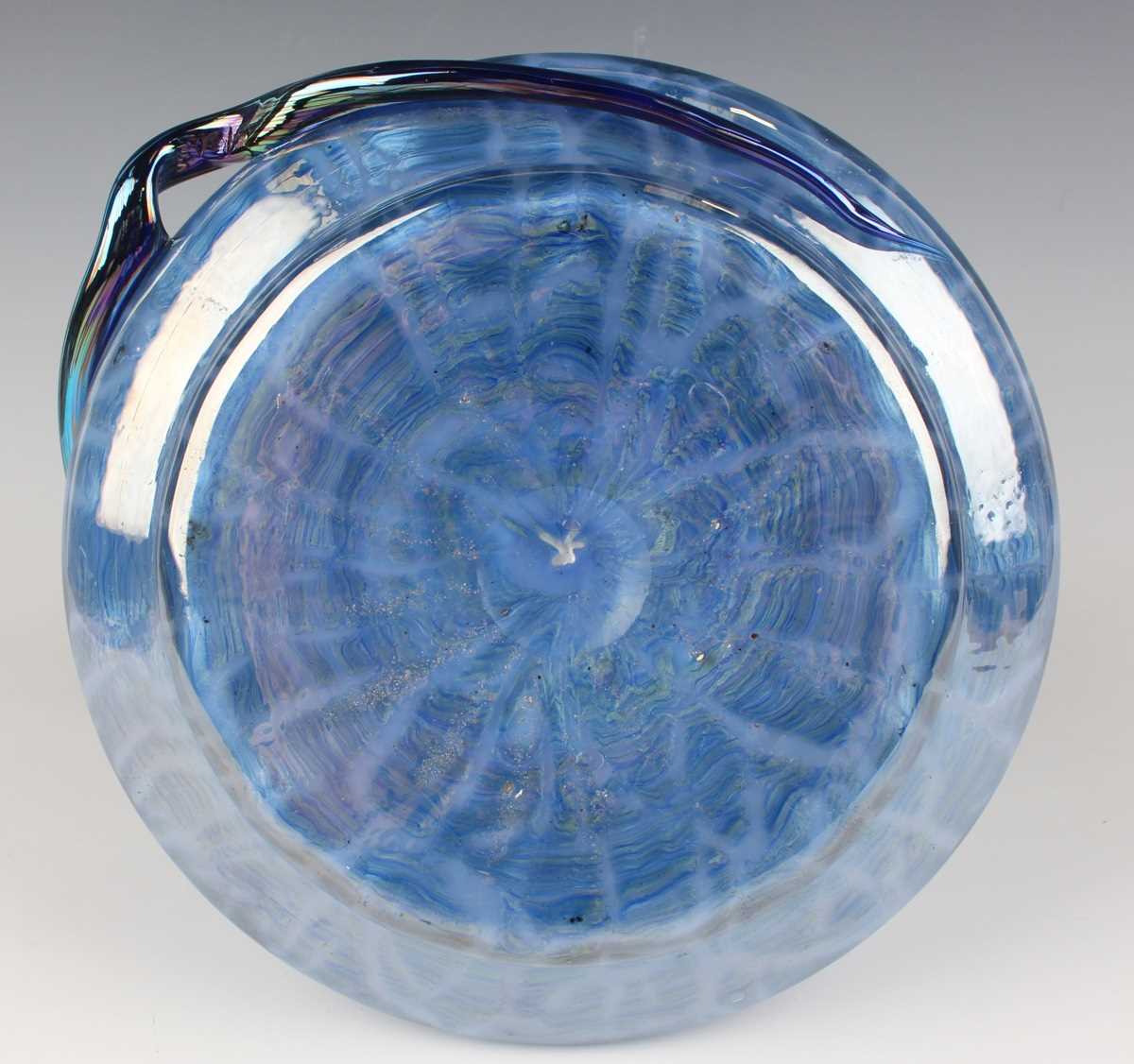 An unusual glass vase, probably Loetz Ausfuehrung 134, circa 1915, the ogee body of pale blue - Image 6 of 6