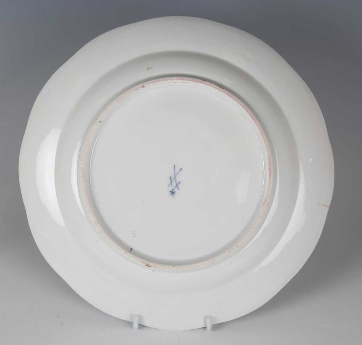Six assorted Continental porcelain plates, 19th and 20th century, comprising Meissen and KPM - Image 10 of 16