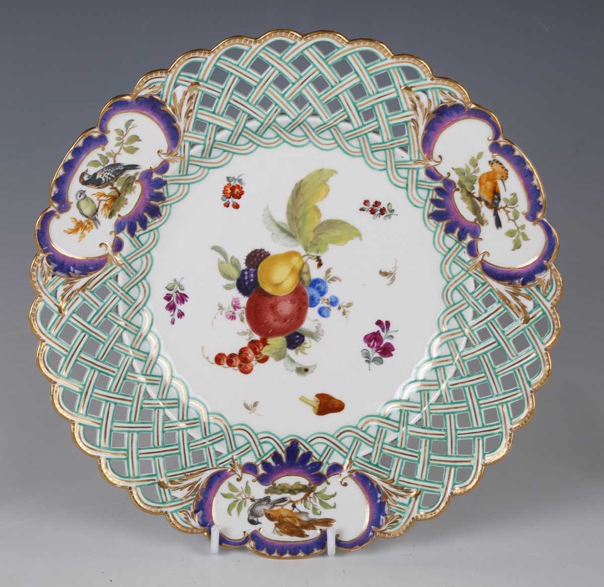 Six assorted Continental porcelain plates, 19th and 20th century, comprising Meissen and KPM - Image 11 of 16