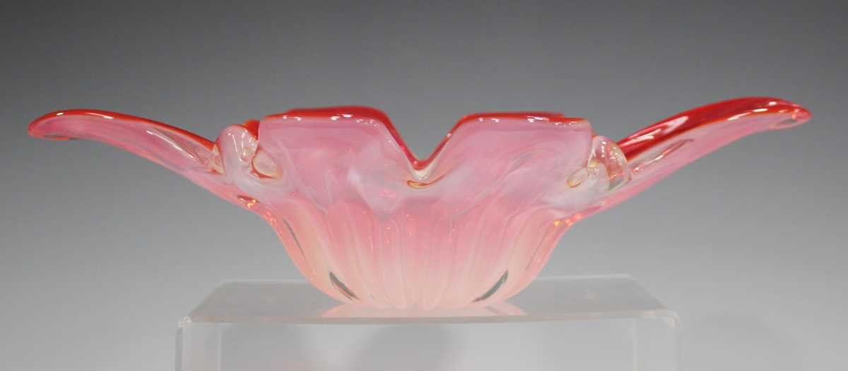 A Chribska Czechoslovakian art glass vase, 1960s, designed by Josef Hospodka, the pink interior - Image 4 of 4