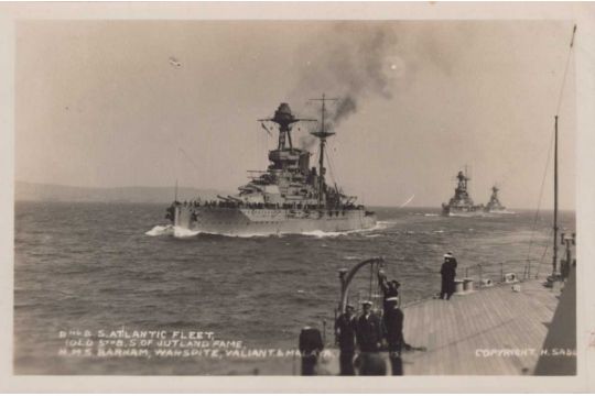 An album containing approximately 288 postcards and postcard-sized photographs of naval shipping - Image 4 of 18