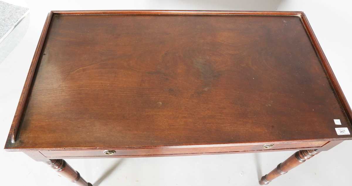 An early 19th century mahogany side table, fitted with a single frieze drawer, on ring turned - Image 2 of 6