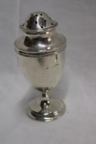 An Edward VII silver circular pedestal sugar shaker with pierced domed top,