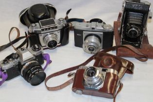 A selection of vintage cameras including Voygtlander Vito B, Dacora, Ensign,