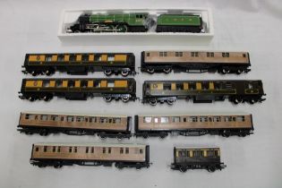 Hornby OO gauge - Flying Scotsman locomotive and LNER tender in part box together with 3 Pullman