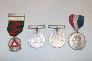 A 1939/45 War medal, Defence medal,