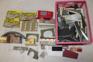 Various 00 gauge railway accessories including buildings and station parts, boxed platform figures,