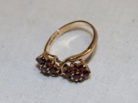 A 9ct gold dress ring set a twin garnet floral cluster (2.