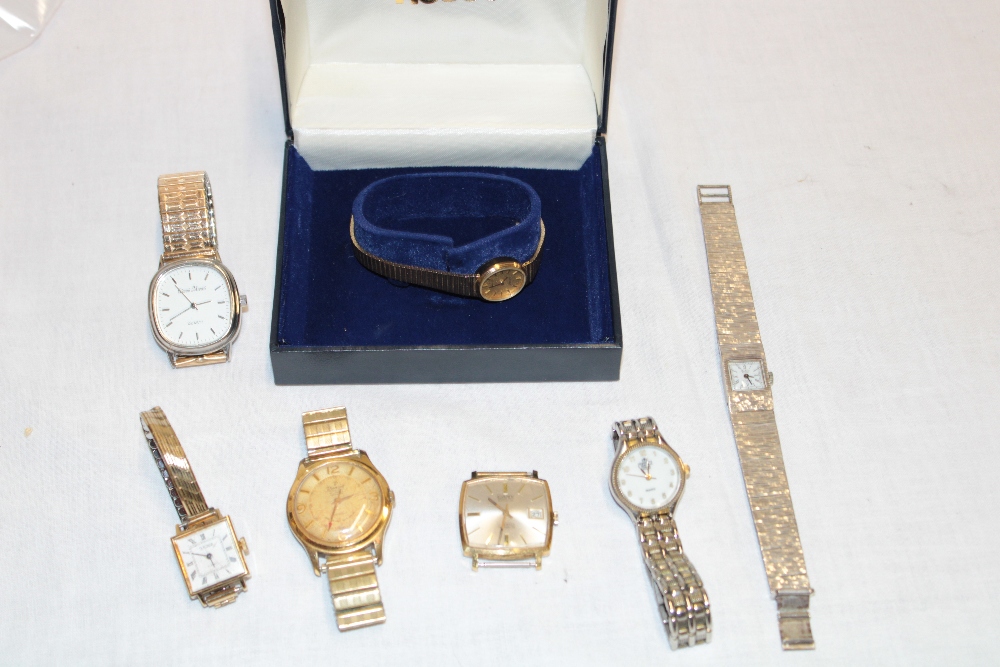 A gentleman's gold plated wristwatch by Dinmont with elasticated strap,
