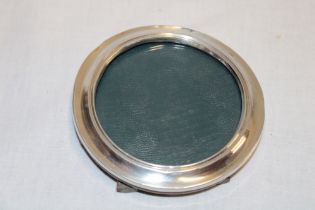 A small George V silver circular photo frame, Birmingham marks 1915,