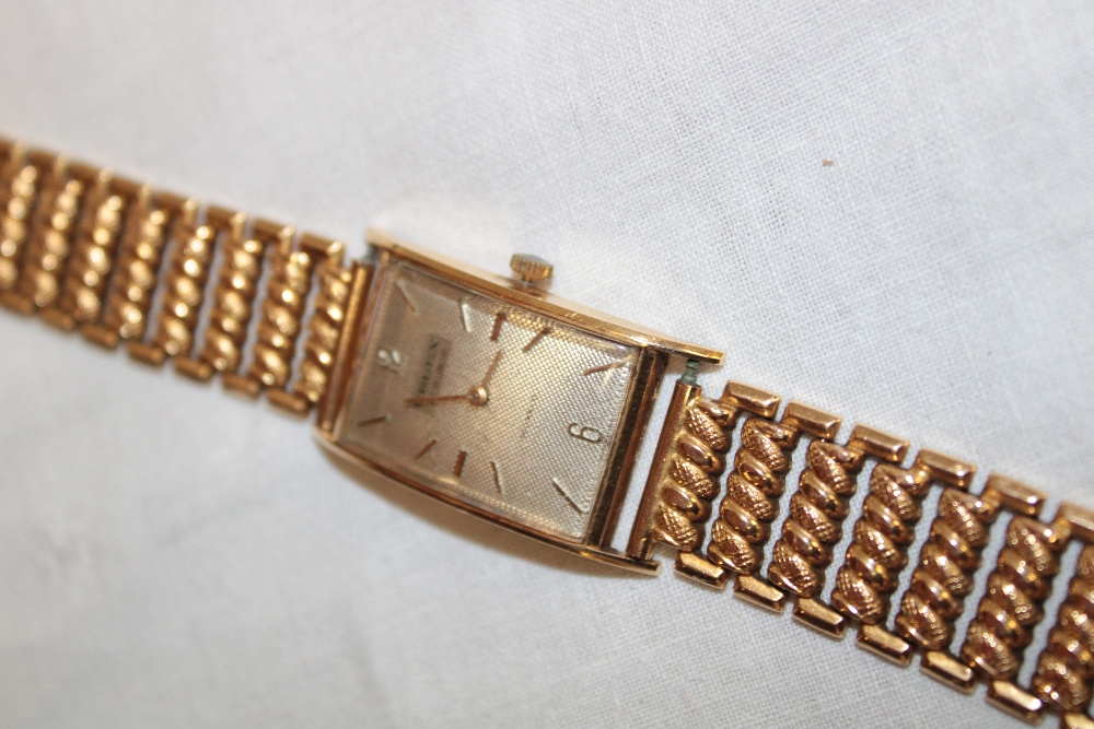 A gentleman's 18ct gold wristwatch by Urbex with silvered rectangular dial and 18ct gold strap - Bild 2 aus 3