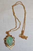 A 9ct gold pendant with jade decoration and 9ct gold fine link necklace (7.