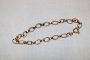 A 9ct gold oval link bracelet (4g)