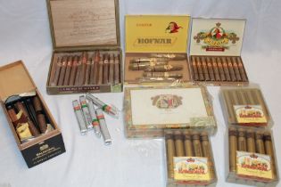 A collection of vintage cigars including Balmoral, Hofnar, Romeo and Juliet, Manila and others etc.