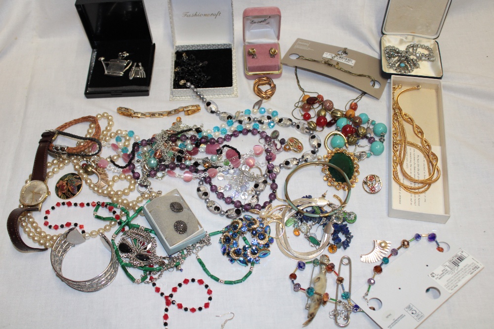 A quantity of various mixed costume jewellery