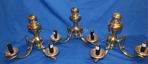 A good quality brass twelve-branch ceiling chandelier with scroll supports (slight damage),