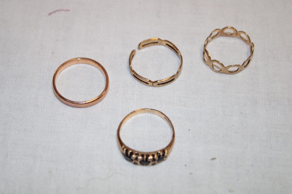 A 9ct gold dress ring set sapphires,