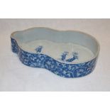 A 19th century Chinese figure-of-eight-shaped oval dish with blue and white floral decoration,