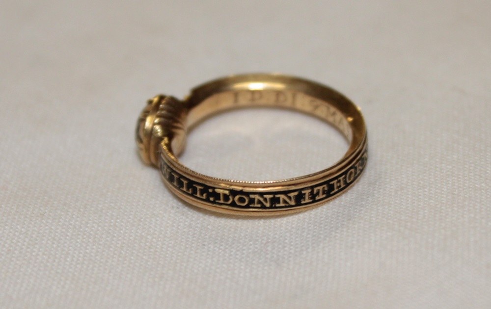 A George III mourning ring with black enamel decoration "William Donnithorne Di.26 Fe 1777 Ag. - Image 2 of 4