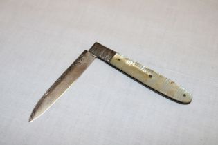 A George III silver bladed penknife with mother-of-pearl mounts