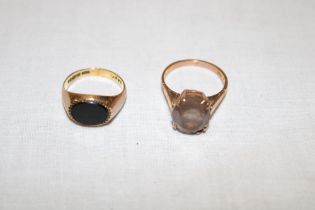 A 9ct gold signet ring set black stone and one other 9ct gold dress ring (2) (5.