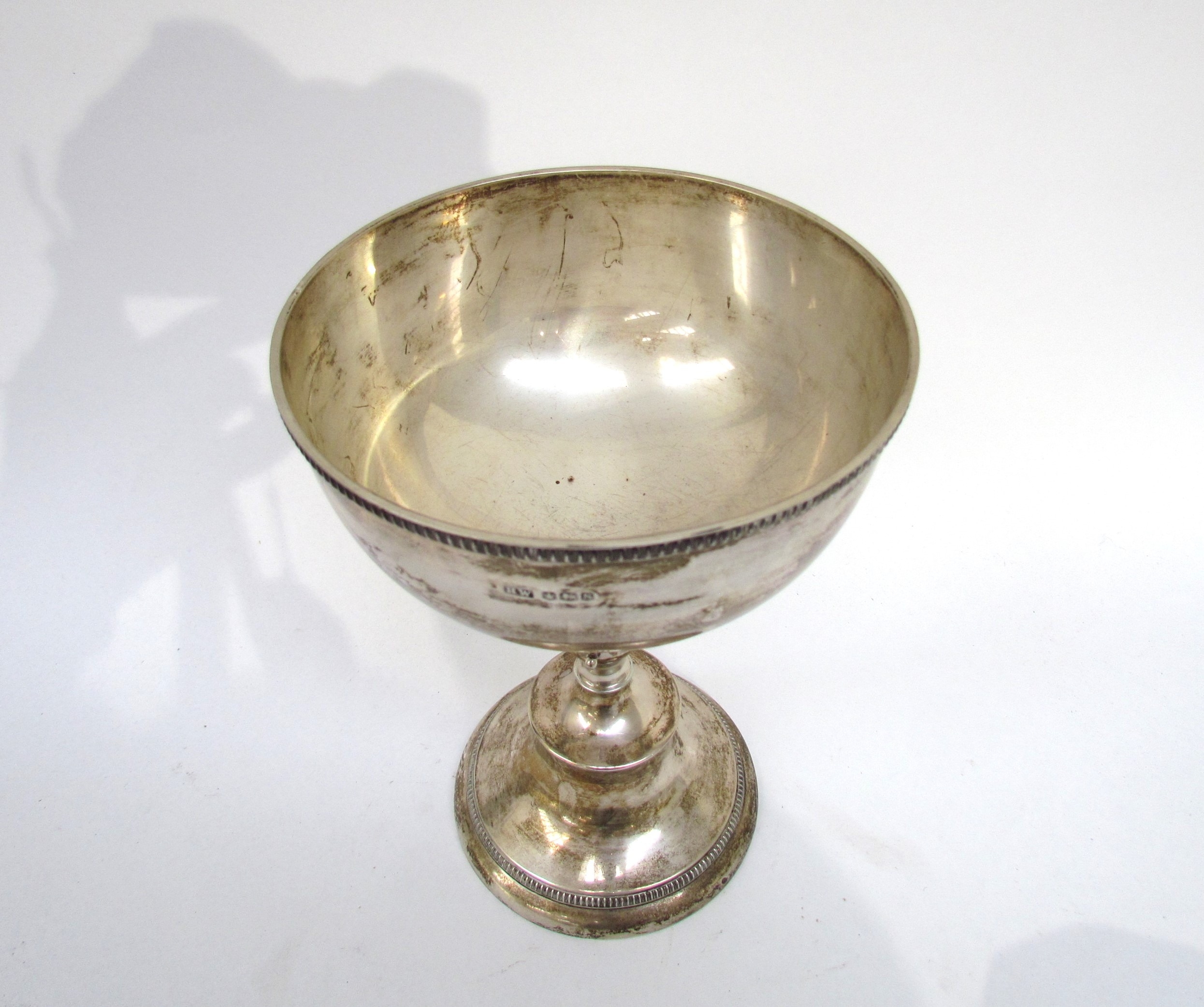 A Lee & Wigfall silver cup, Sheffield 1960, 24cm tall, 664g - Image 7 of 7