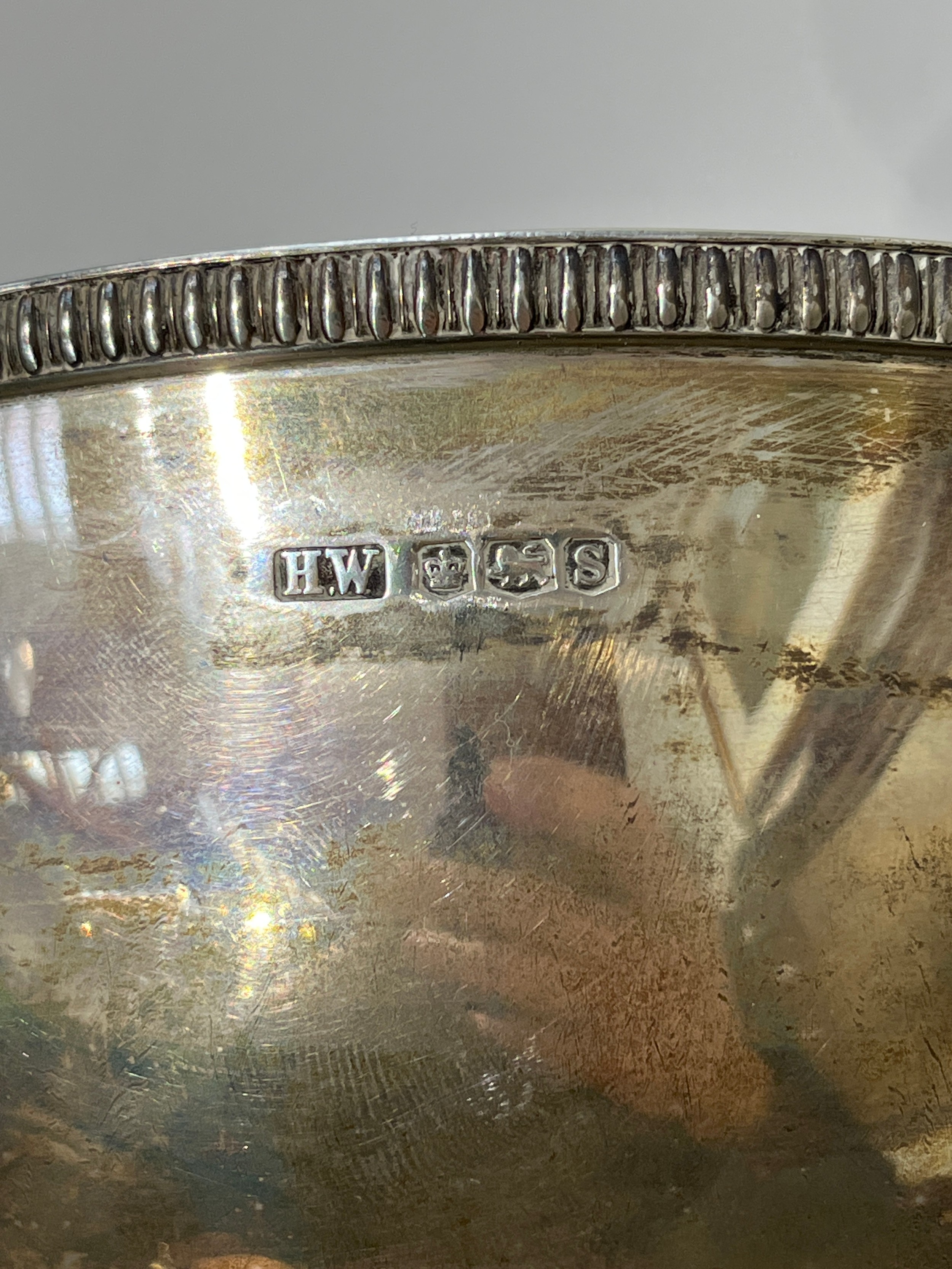 A Lee & Wigfall silver cup, Sheffield 1960, 24cm tall, 664g - Image 6 of 7