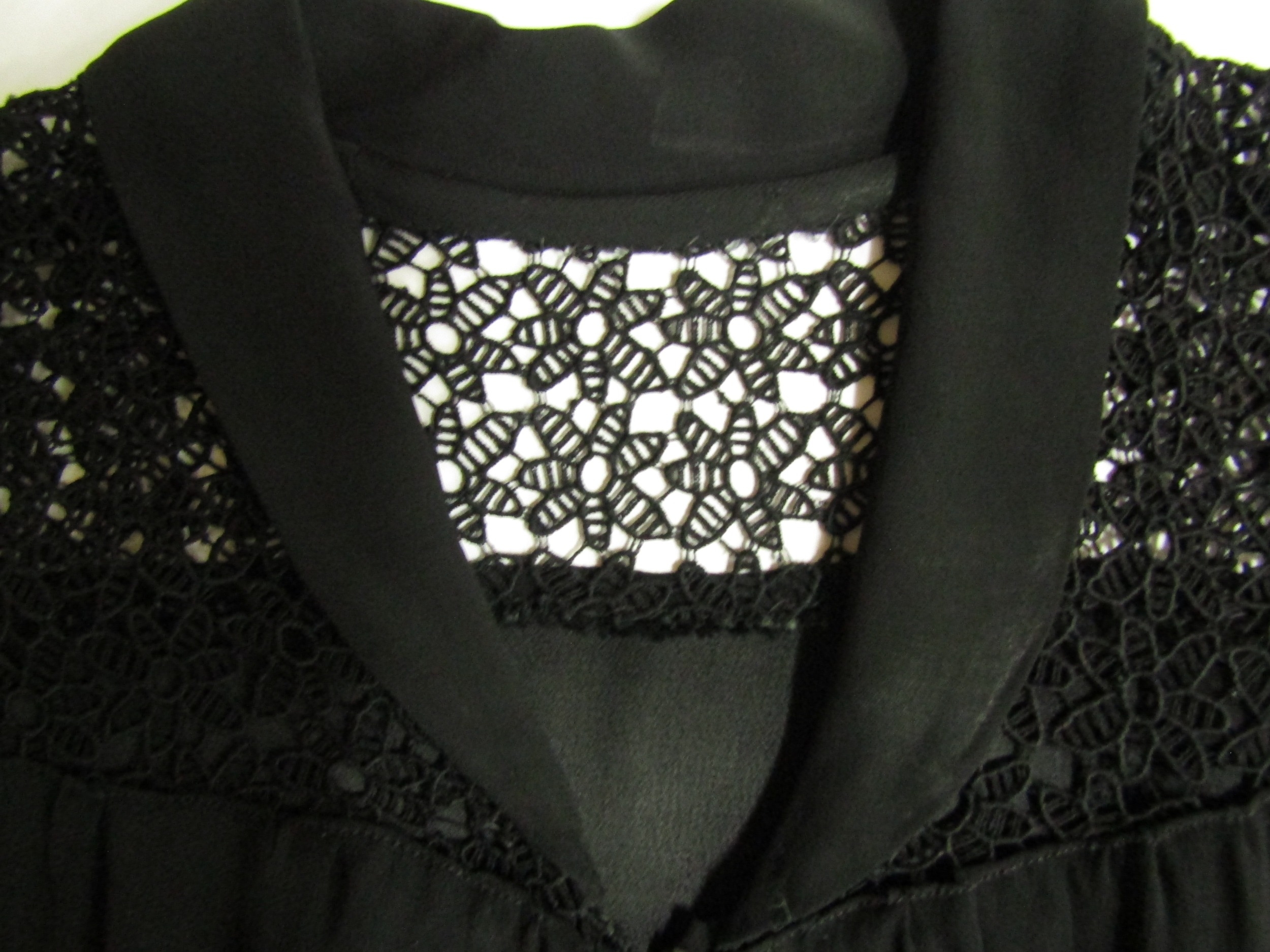 A 1940's silk crepe dress, the yoke has open lacework detail, with a popper front fastening with a - Image 3 of 4