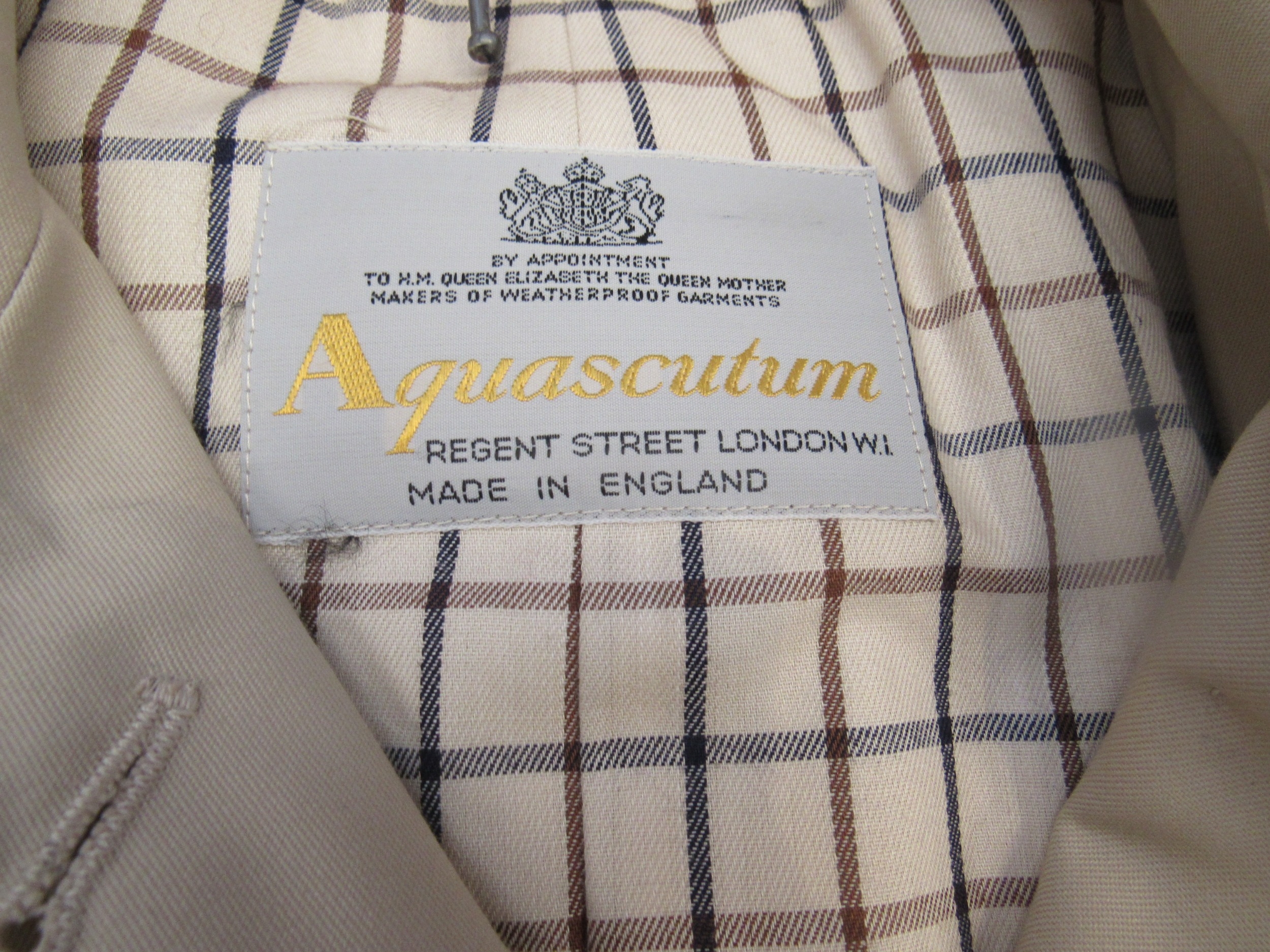 An Aquascutum lady's single breasted rain-mac with belt - Image 2 of 2