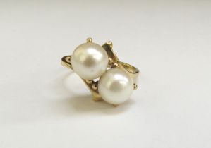 An 18ct gold ring set with two 7.5mm pearls (with certificate). Size N, 4.3g