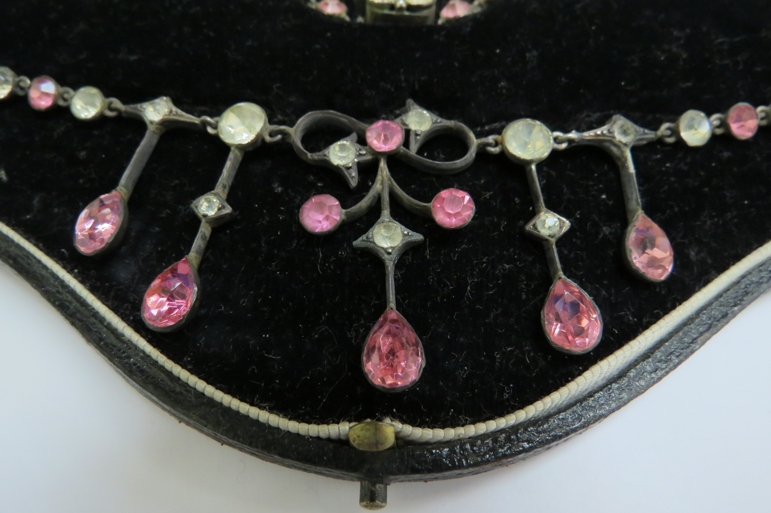 A paste set necklace with pink and clear stones in fitted case - Image 3 of 3