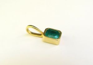 An 18ct gold emerald pendant, 8mm x 6mm emerald, 3.4g