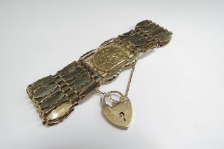 A 9ct gold gate bracelet centrally set with an 1885 gold sovereign, with padlock clasp, 28.9g