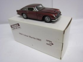 A Danbury Mint 1:24 scale diecast 1964 Aston Martin DB5, with polystyrene packing and outer box