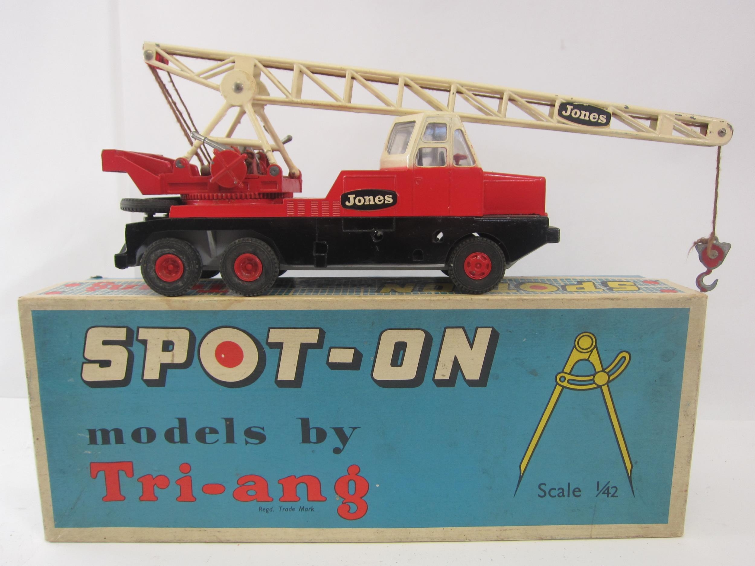 A Triang Spot-On 117 diecast model Jones Crane KL 10/10 with red body and wheel hubs, cream cab - Image 2 of 9