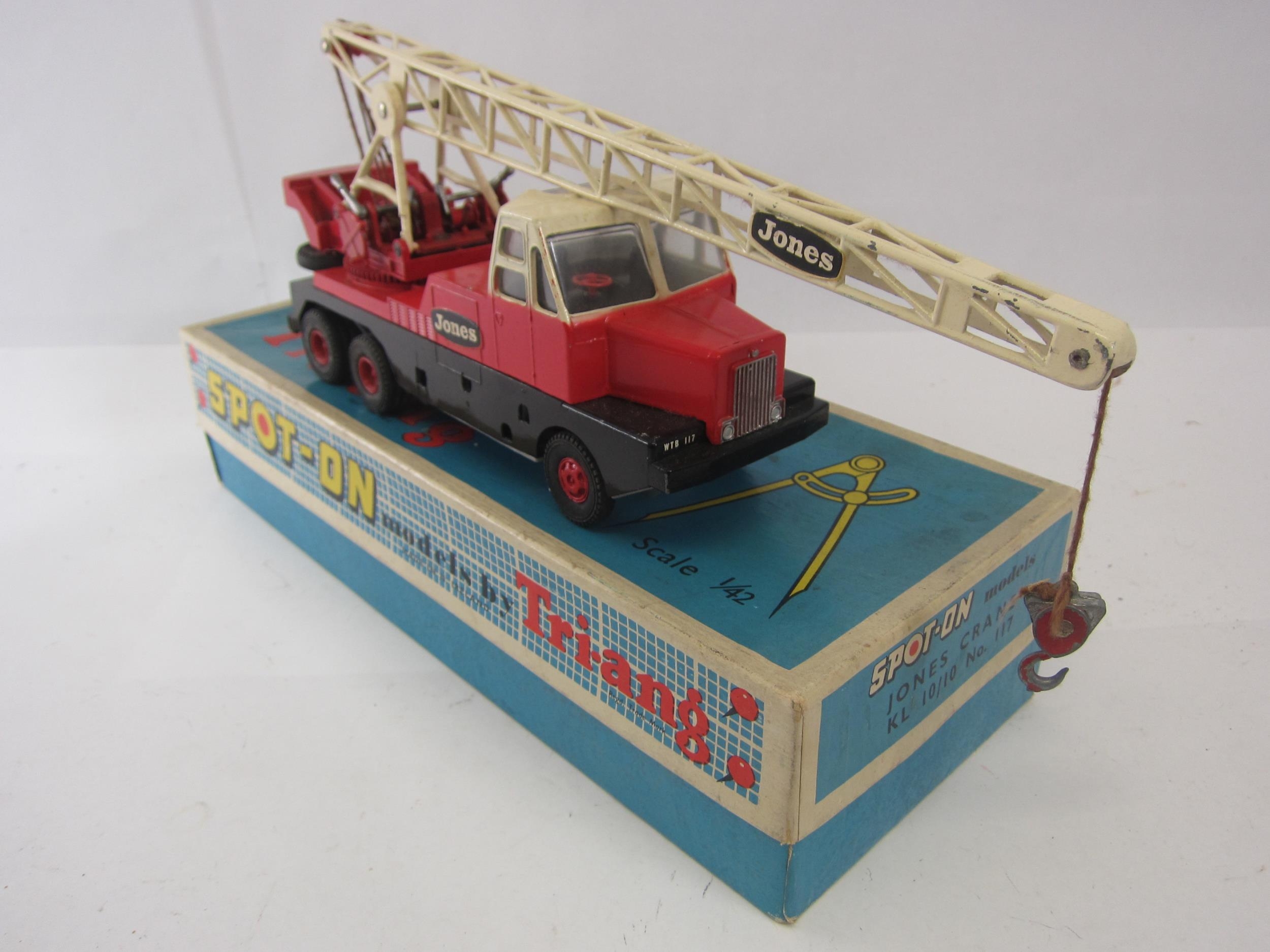 A Triang Spot-On 117 diecast model Jones Crane KL 10/10 with red body and wheel hubs, cream cab - Image 3 of 9