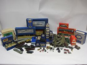 A collection of predominantly Hornby and Hornby Dublo model railway rolling stock, buildings and