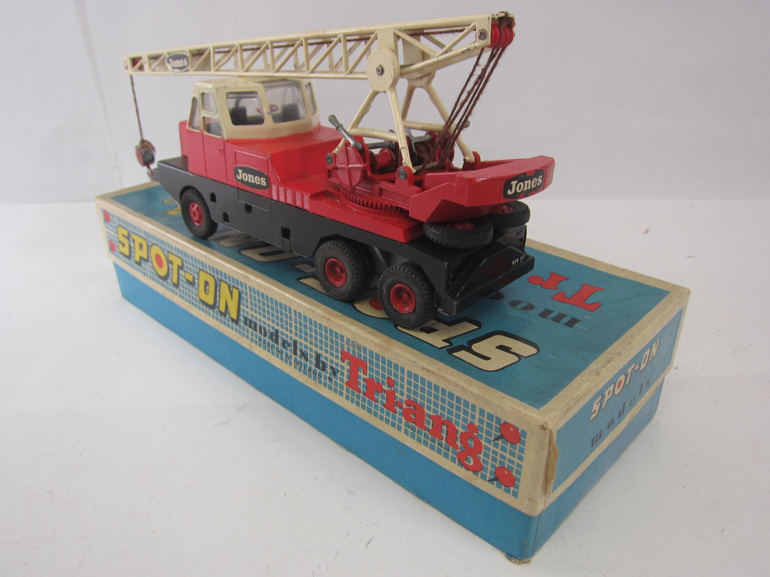 A Triang Spot-On 117 diecast model Jones Crane KL 10/10 with red body and wheel hubs, cream cab - Image 4 of 9