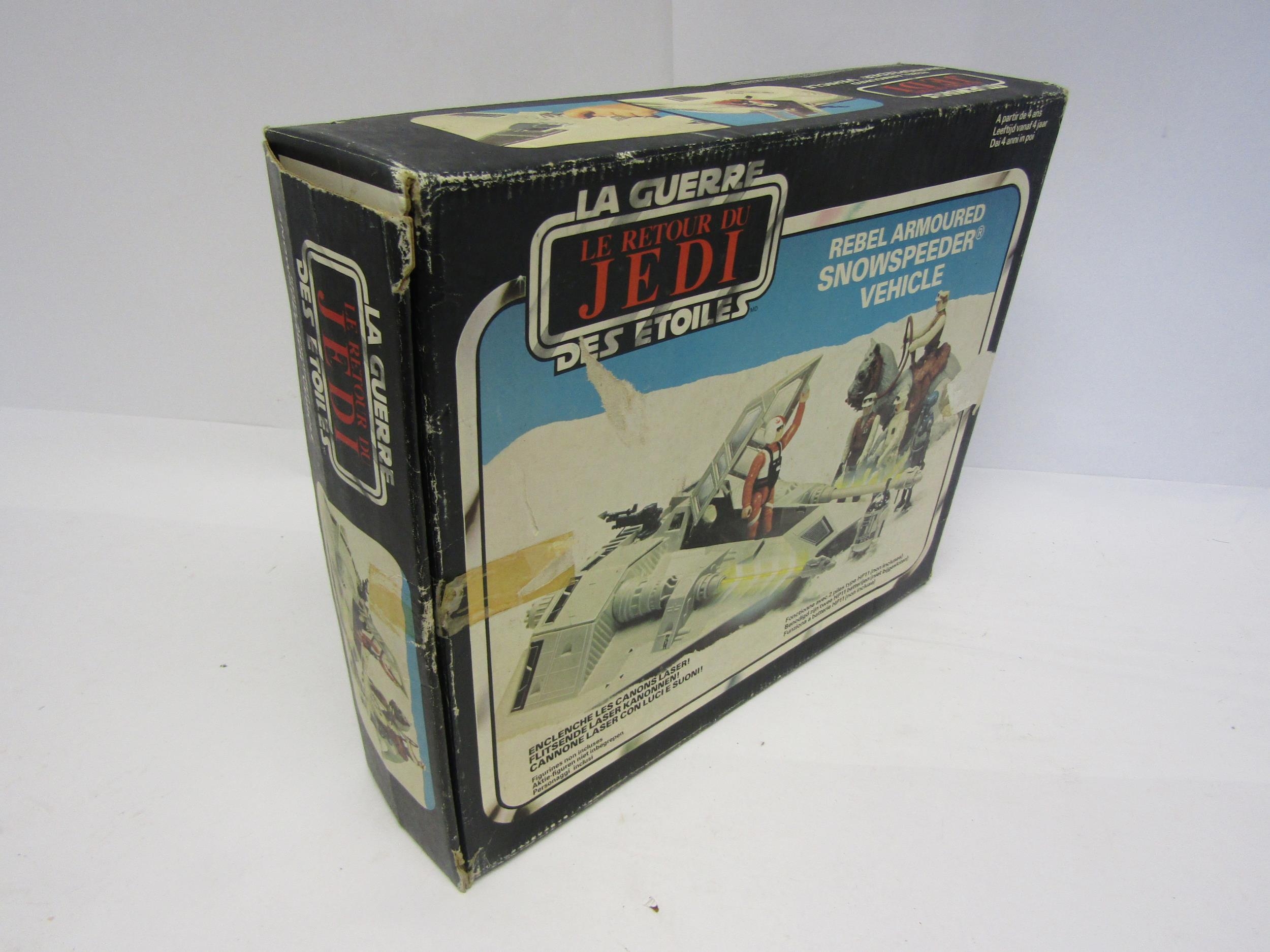 A vintage boxed Palitoy Star Wars Return Of The Jedi Rebel Armoured Snowspeeder Vehicle with two - Image 6 of 7