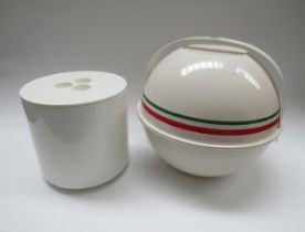 A Guzzini white plastic picnic set together with a Crayonne white plastic ice bucket. Tallest 23cm