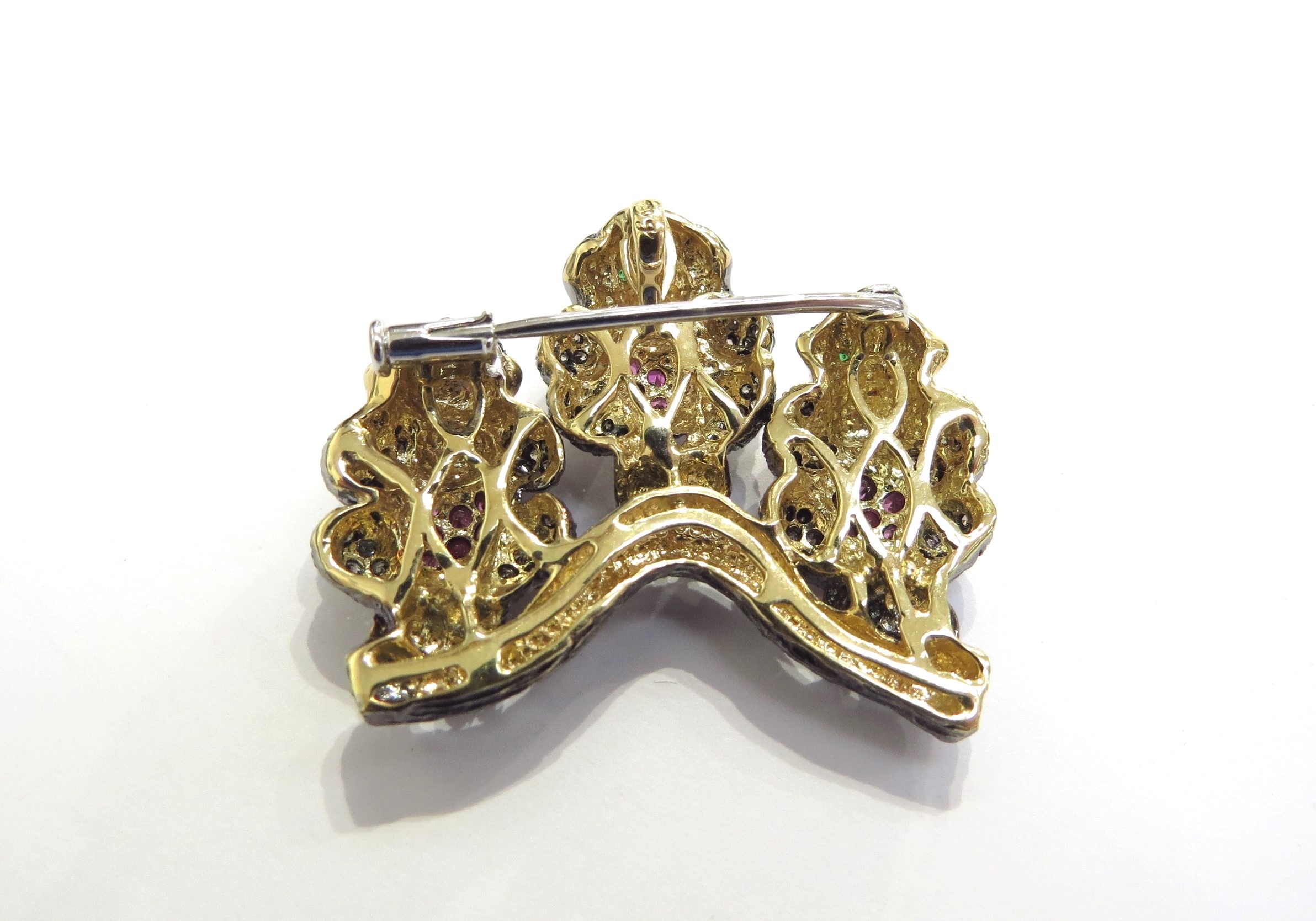 A gold brooch as three monkeys "See No Evil, Hear No Evil, Speak No Evil" encrusted with diamonds, - Image 2 of 2